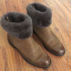 Salvador Ferragamo Brown leather and fur booties made in Italy size 5 1/2 ￼